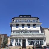 Hotel white swan