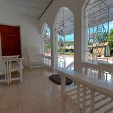 House - Sleeps 6 - Patio - Parking