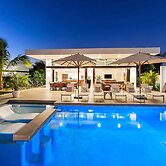 Oceanside Vacation Villa with Private Pool and Resort Amenities v10