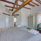 Villa Amyra With Pool