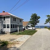 Redoak Lodge Limit 10 5 Bedroom Home by RedAwning