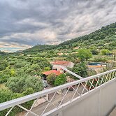 A3 - Luxury apt w big Balcony, 4 min Walk to Beach