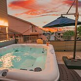 Luxury on Lake LBJ With Hot Tub Firepit & Boat Slip