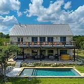 The Point Serene Hill Country Views With Pool & Hot Tub