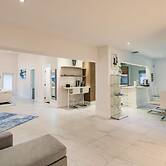 Stylish Aventura Home With Pool on Intercostal