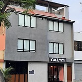 Av. Carlos Valderrama 690