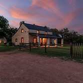 Pioneer Charm With Hot Tub & Firepit - 8 mi to Main St