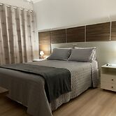 AMPLO APARTAMENTO UM POR ANDAR