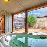 Romantic Oasis With Hot Tub Near Fred and Wineries!
