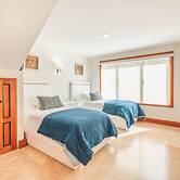 Penthouse With Jacuzzi Near the sea C2