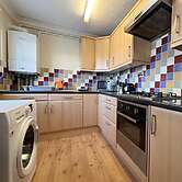 Captivating 1-bed Apartment in Enfield