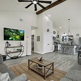 Hill Country Hideaway With Fire Pit and Hot Tub!