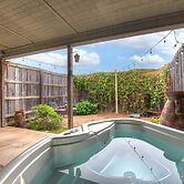 Romantic Private Cabin With Hot tub 10 Mins to Fred!