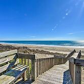 'west of the Moon' Ocean Apt w/ Beach Access!