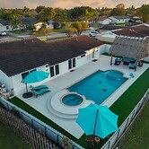 Maggie Home In Kendall - Pool And Tiki Bar