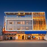 Fabhotel Om Palace