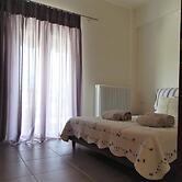 Samaras Apartments in Kamena Vourla