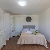 Seafront Apartment Sanja