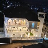 After 5 Apartment 2, 3 Spacious En-suite Bedrooms