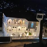 After 5 Apartment 3, 2 Spacious En-suite Bedrooms