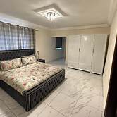 3 Bed Apartment Sleeps 6 - Parking, Patio, Wifi