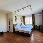 People Hostel & Suites