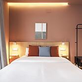 Vallecas Suites by Olala Homes