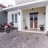 OYO 2975 House Of Mahira Syariah