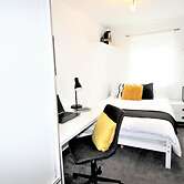 Rugby - Apartment - Sleeps 4 - Parking