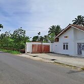 OYO 92520 Safira Guest House Danau Ranau