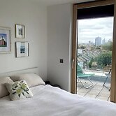 Stylish 2BD Flat With Private Balcony - Battersea