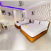 Hotel 1325