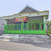 SPOT ON 92535 Guest House Pak Darso