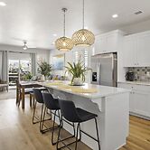 New Listing Happy Hawaiian