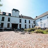 Le Domaine Du Château Blanc à 10 minutes de Pairi Daiza