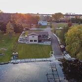 Chemong Lake Cottage w Private Boat Launch