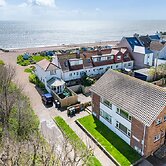 Blissful Bay Just a Stone s Throw Away