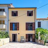 Seafront Apartment Nana