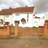 2bed House- Dudley-garden-wifi-tv