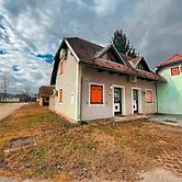 Lovely 2-bedroom House in Terme Catez