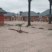 Mary queen hotels and suites