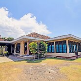 SPOT ON 92028 Hotel Surya Near Pelabuhan Gilimanuk