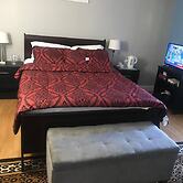 Room in House - Executive Private Room w Bath Near Shopping