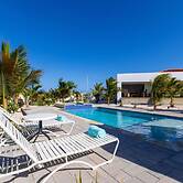 Beautiful 3br2 5BA Villa w Pool Close 2 Baby Beach