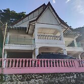 OYO 92503 Penginapan & Villa Sirait