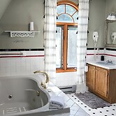 3Bedroom2Bath CarriageHouse Pet Friendly