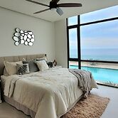 Seafront Luxury Condo Pool Jacuzzi