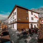 Alpine Lounge Hotel & Restaurant