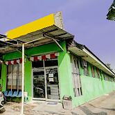 SPOT ON 92876 Homestay Kedamean