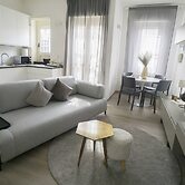 Charming and Modern Three-bedroom Apartment in the Heart of the City o